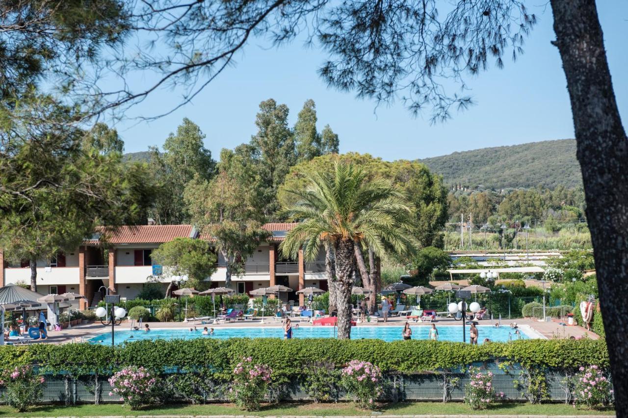 Golfo Del Sole Hotel & Holiday Resort Фоллоника Экстерьер фото