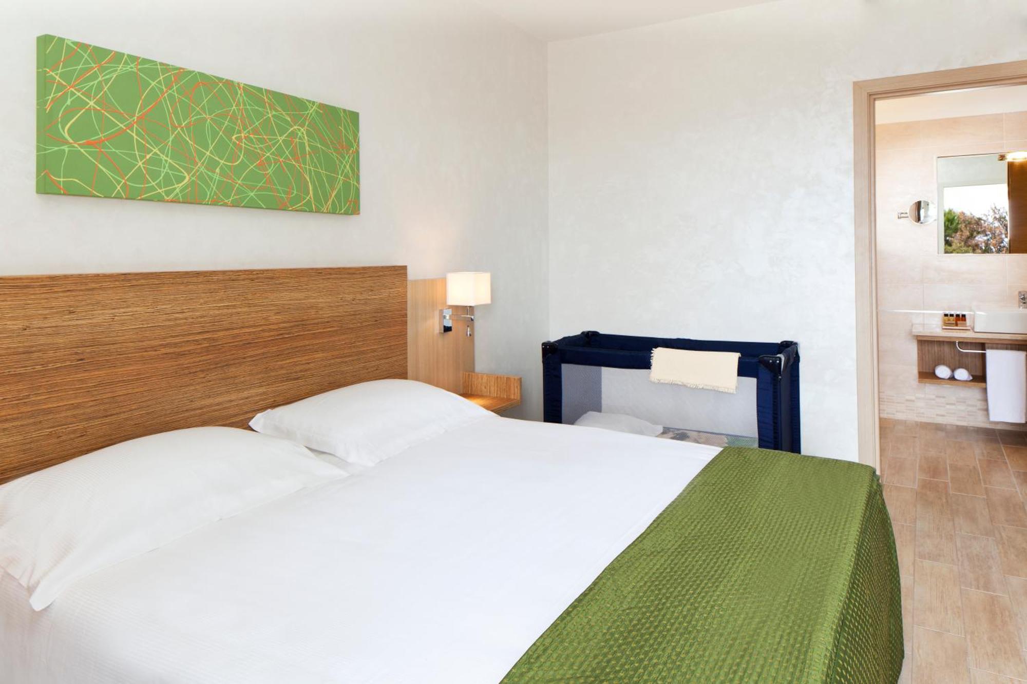 Golfo Del Sole Hotel & Holiday Resort Фоллоника Экстерьер фото